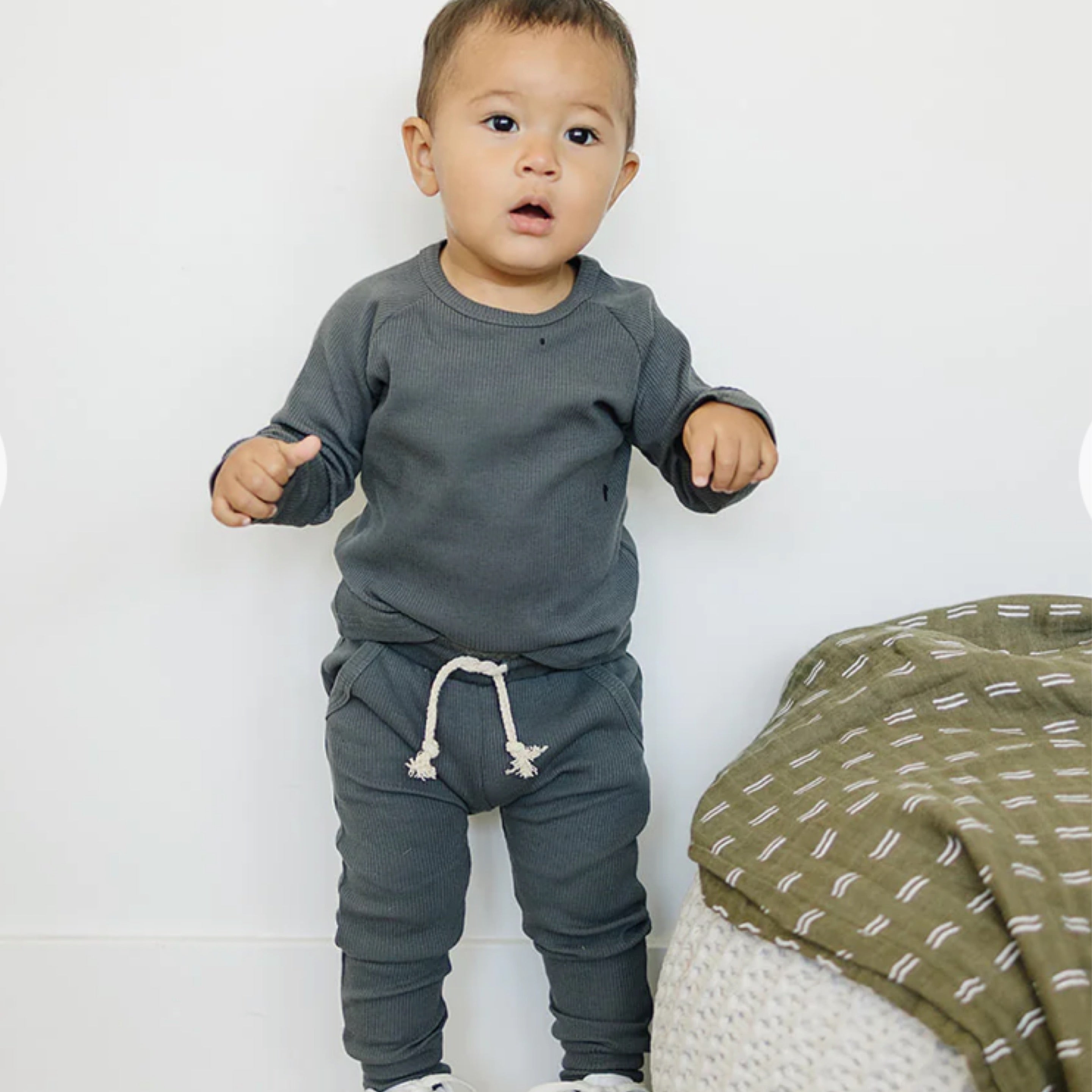 Charcoal Ribbed Pocket Set